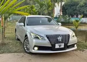টয়োটা ক্রাউন ২০১৪ সিলভার