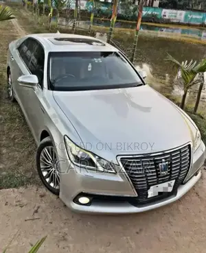 টয়োটা ক্রাউন ২০১৪ সিলভার
