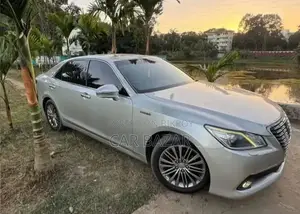 টয়োটা ক্রাউন ২০১৪ সিলভার