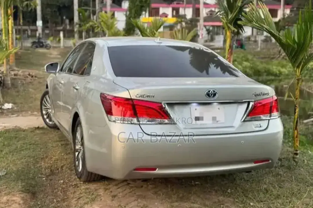 টয়োটা ক্রাউন ২০১৪ সিলভার