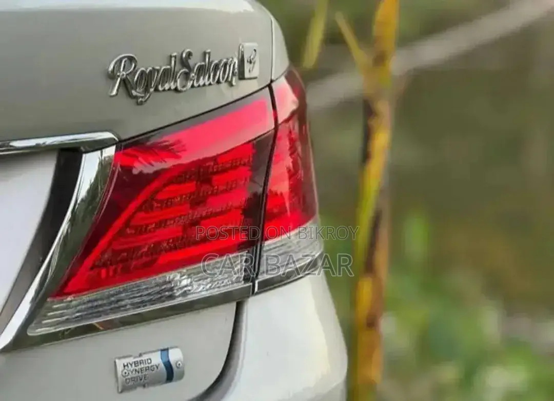 টয়োটা ক্রাউন ২০১৪ সিলভার