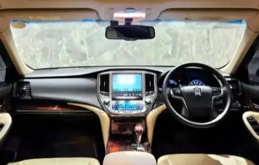 টয়োটা ক্রাউন ২০১৪ সিলভার