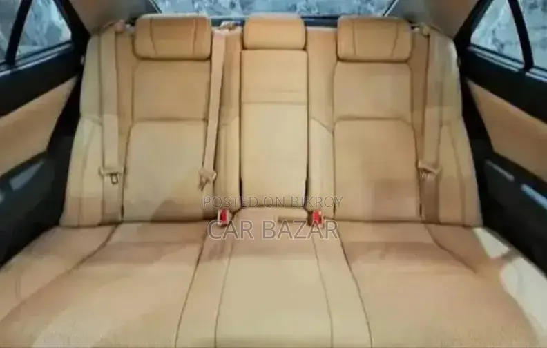 টয়োটা ক্রাউন ২০১৪ সিলভার