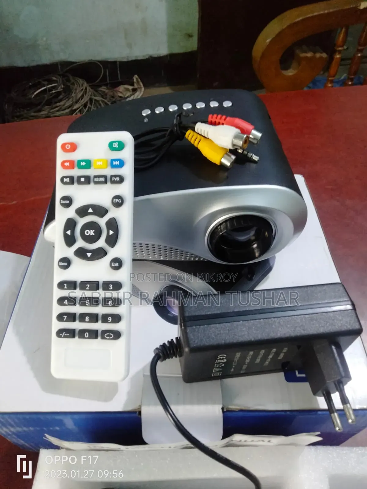 Mini Projector Model : Rd-802b .160 Lumens Direct Tv, Hdmi, Av, Vga