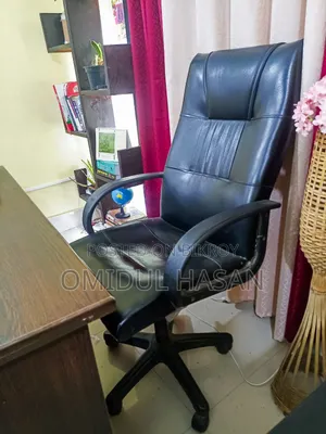 Urgent Sale: High-Quality Office Table Executive Chair Set