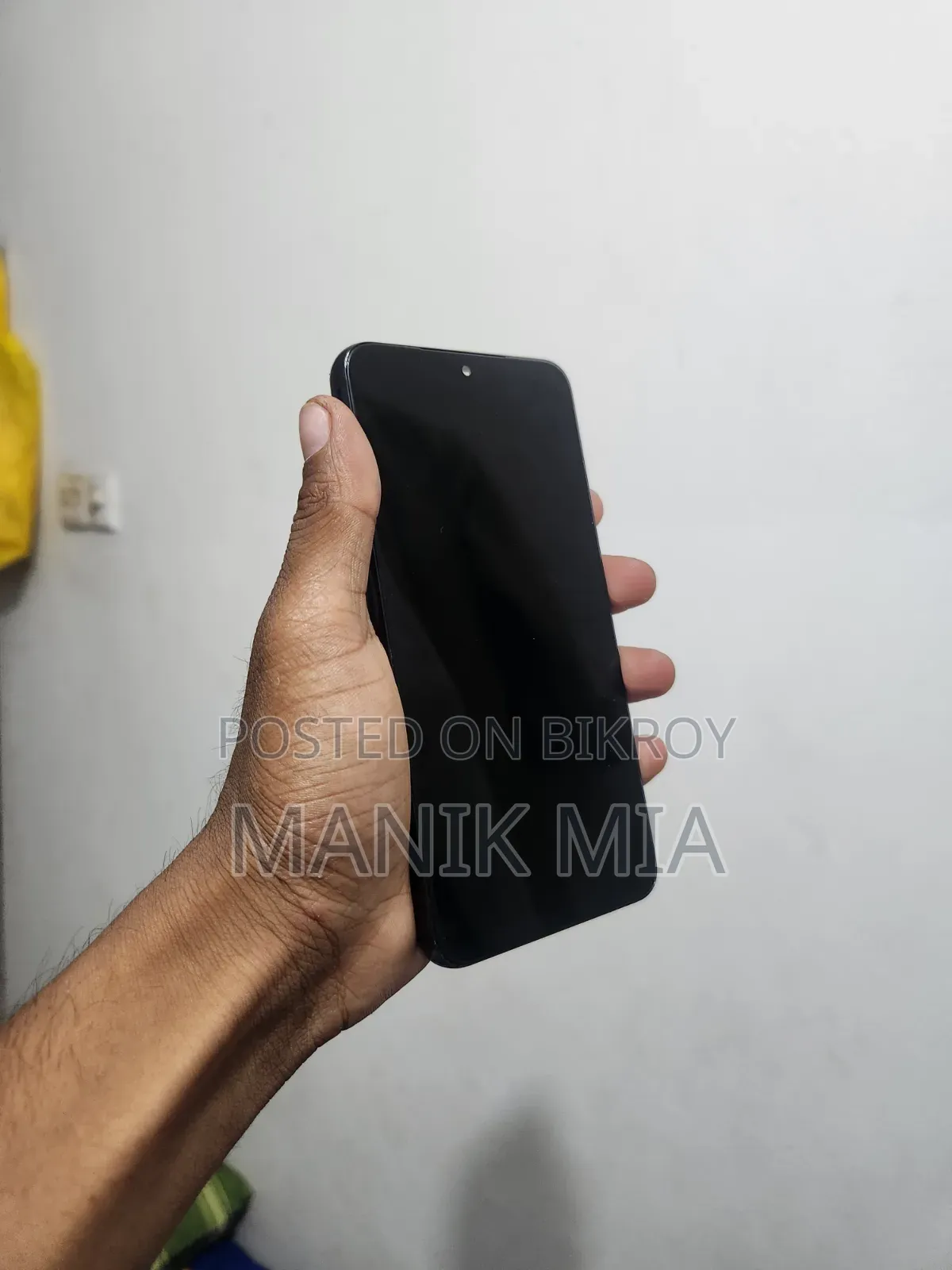 S22 IPS Display