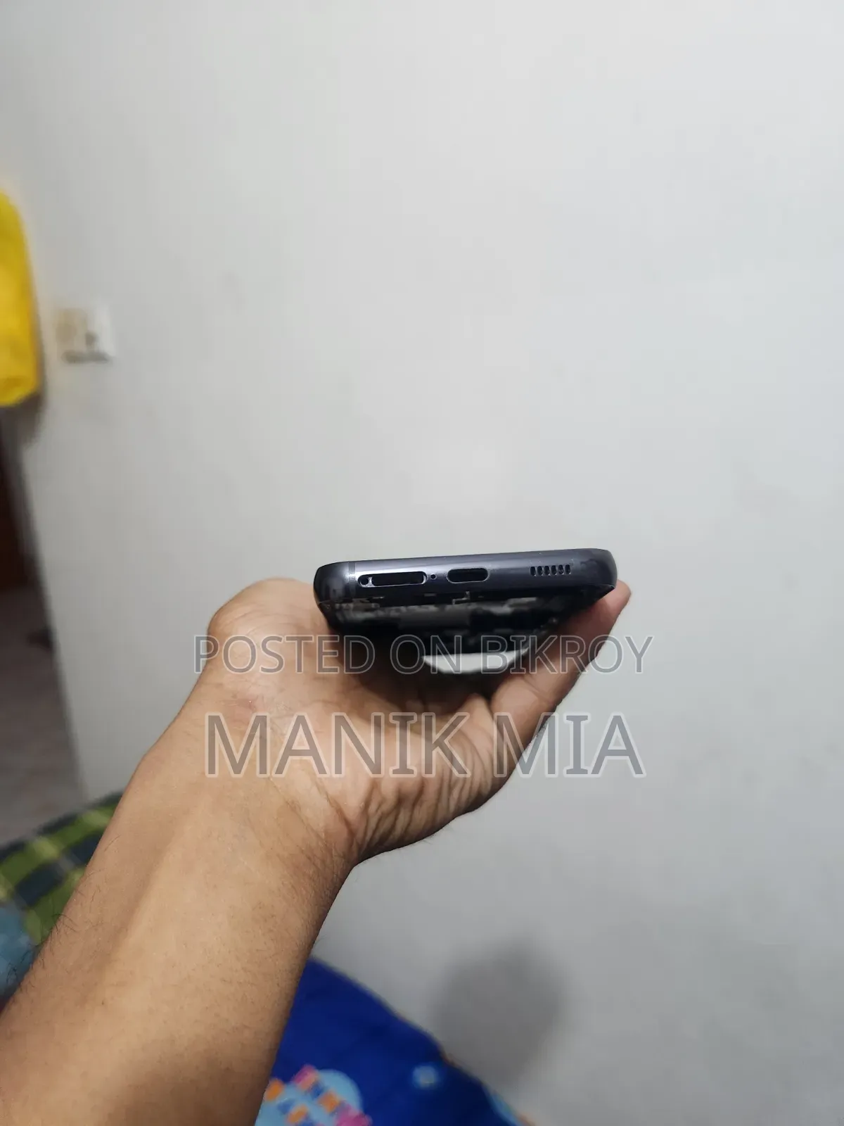 S22 IPS Display