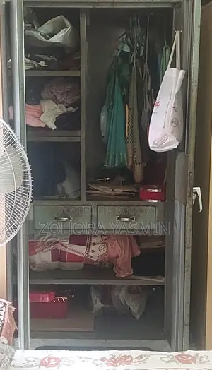 স্টিল আলমারি
