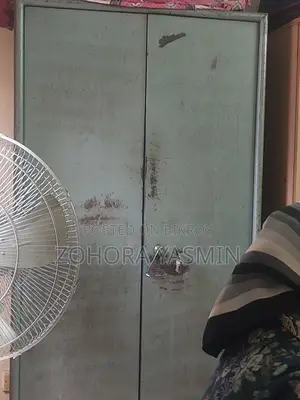 স্টিল আলমারি