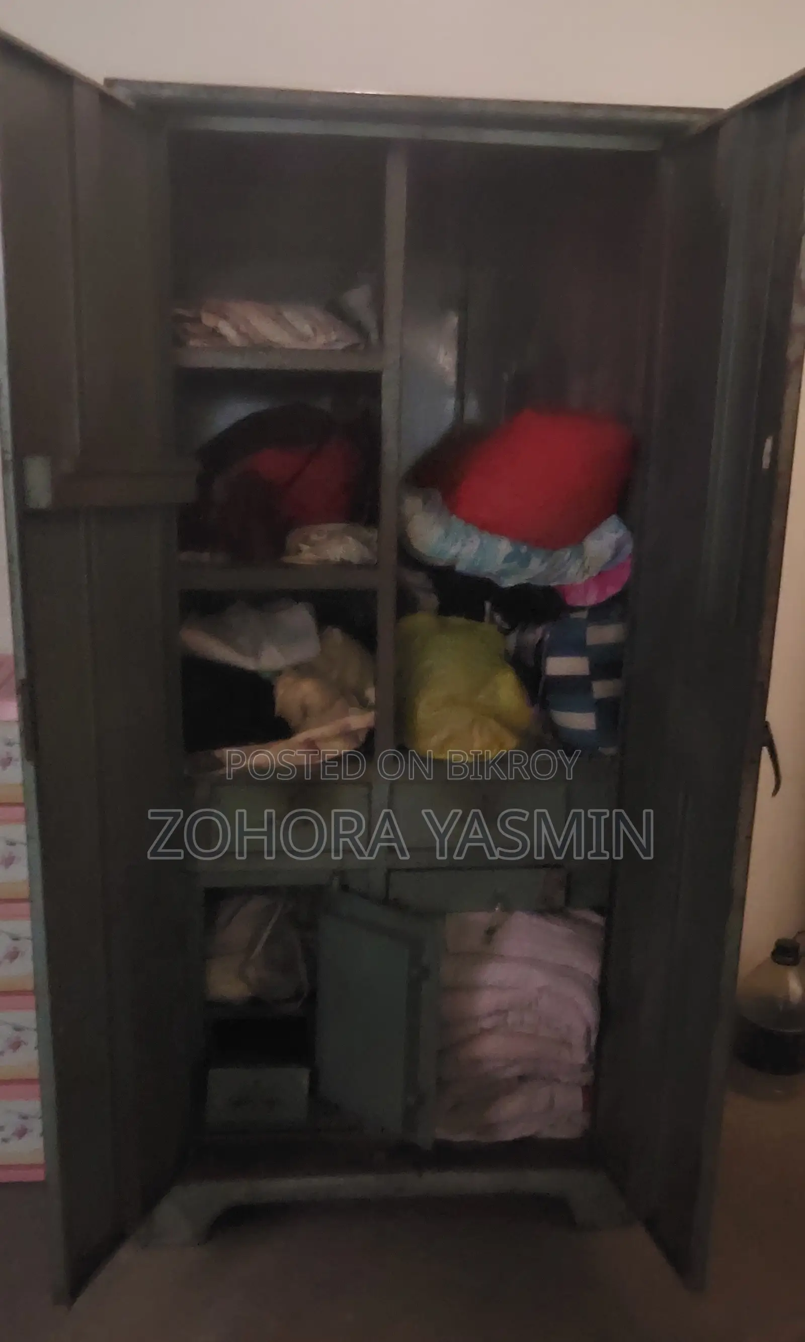 স্টিল আলমারি