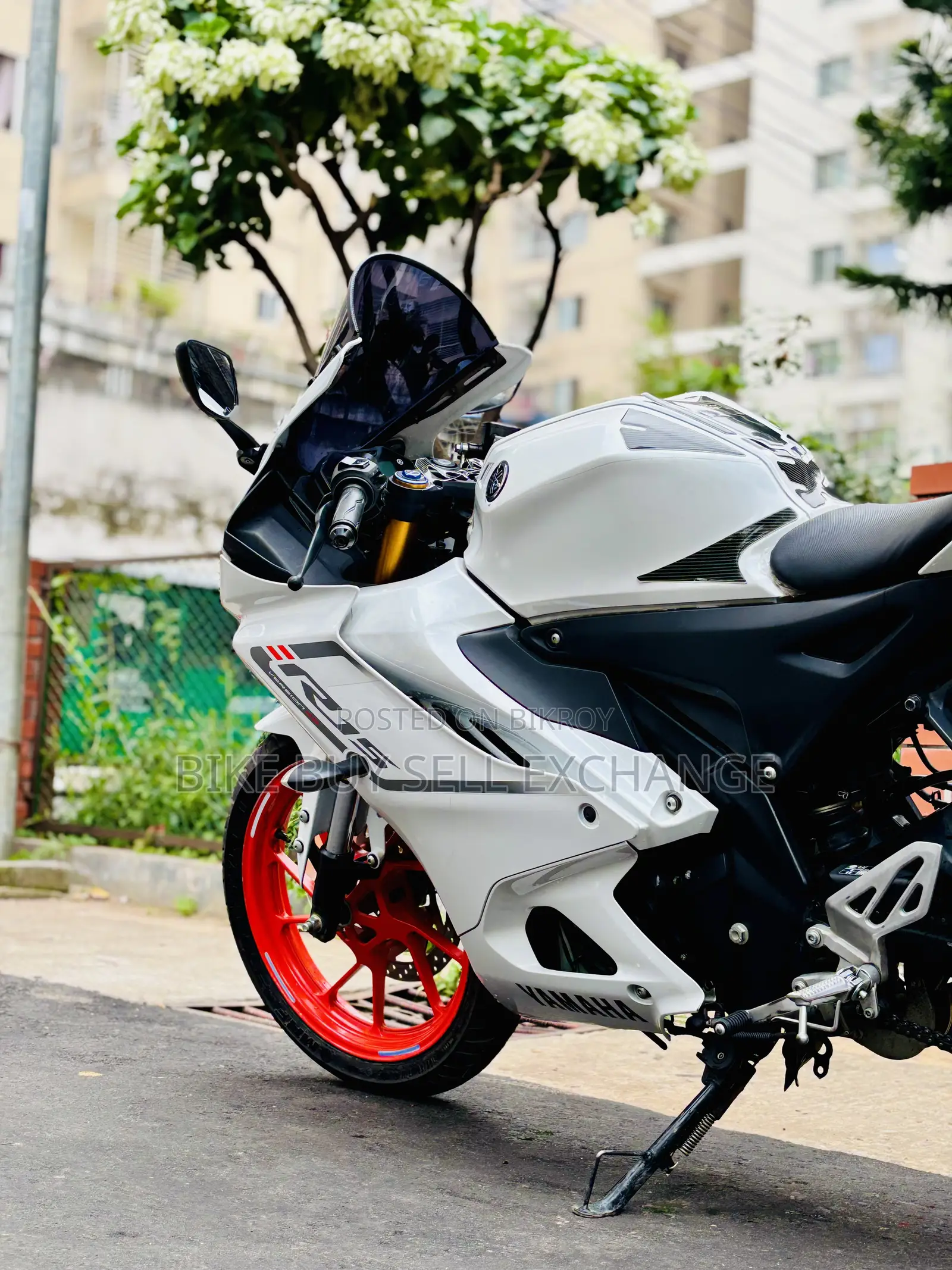 Yamaha R1 2024 White