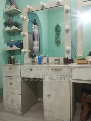 ২ টা ডেসিন টেবিল বিক্রি করা হবে