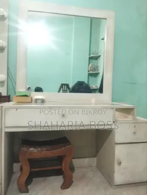 ২ টা ডেসিন টেবিল বিক্রি করা হবে