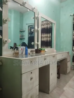 ২ টা ডেসিন টেবিল বিক্রি করা হবে