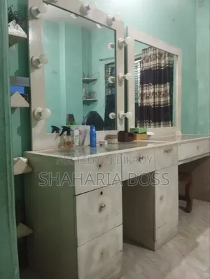 ২ টা ডেসিন টেবিল বিক্রি করা হবে