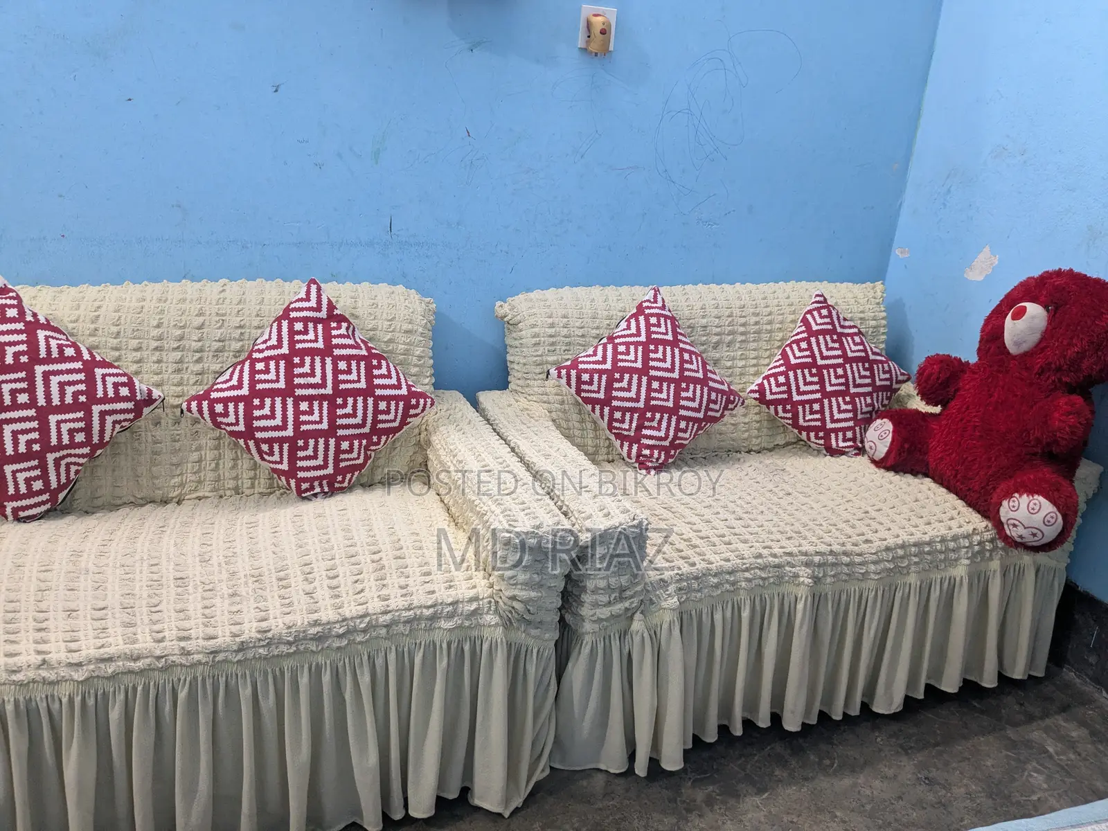 কভার কুশন সহ সোফা সেট বিক্রয় করা হবে, ২ সিট +২ সিট +১ সিট = ৫ সিট