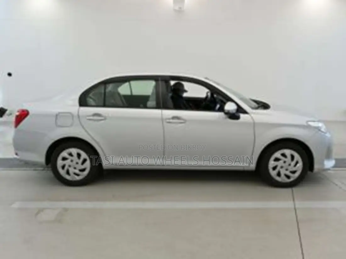 Toyota Axio 2021 Silver