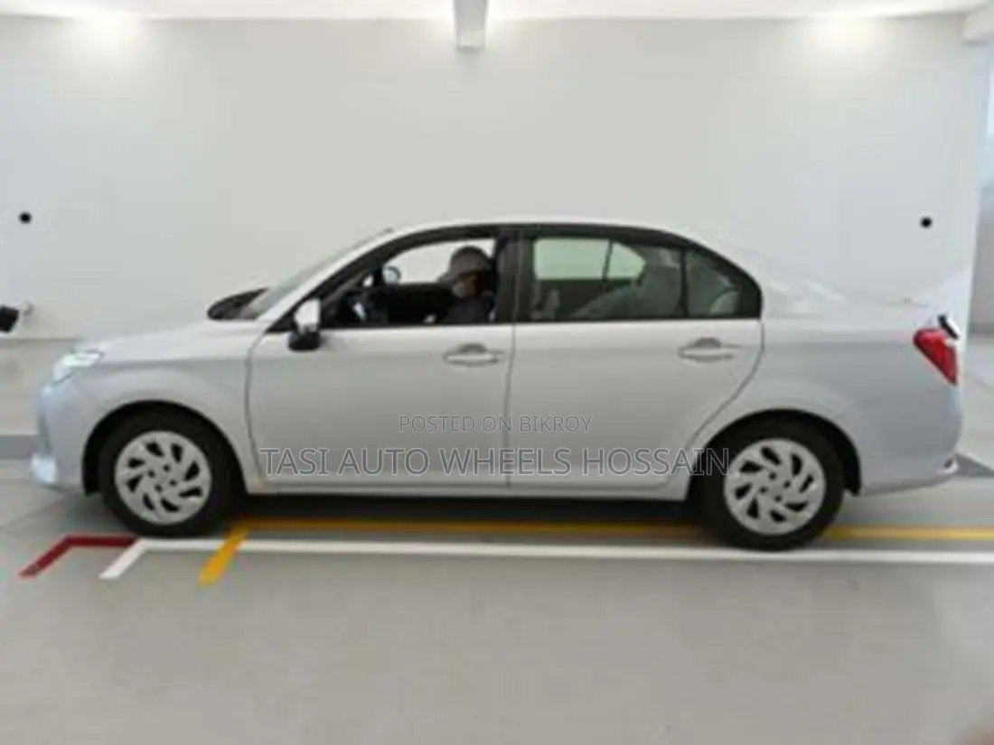 Toyota Axio 2021 Silver