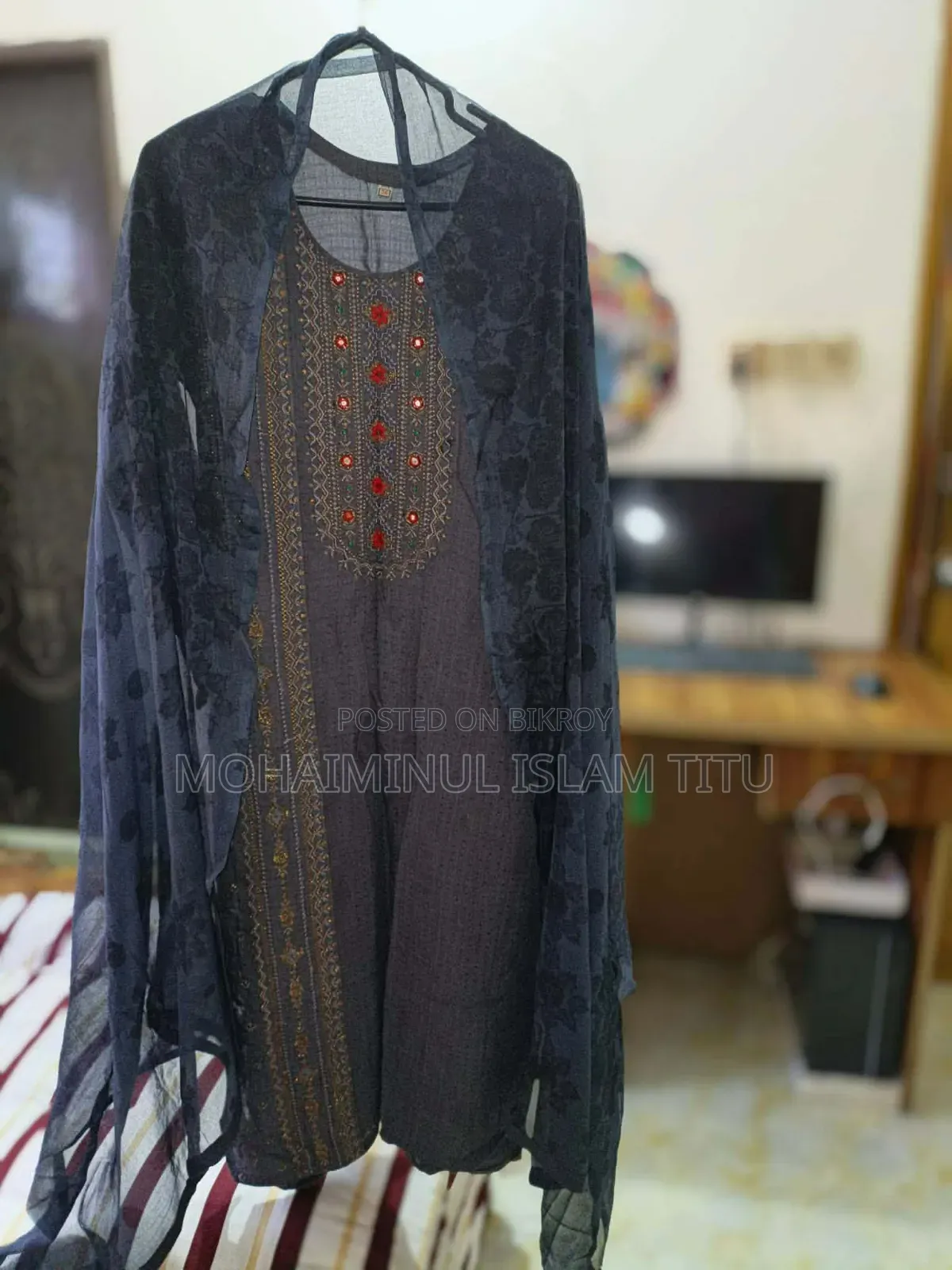 ব্যবহৃত টু-থ্রি পিস