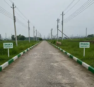 30ft Road, 3 Katha, Lake West, Sector-16/H.