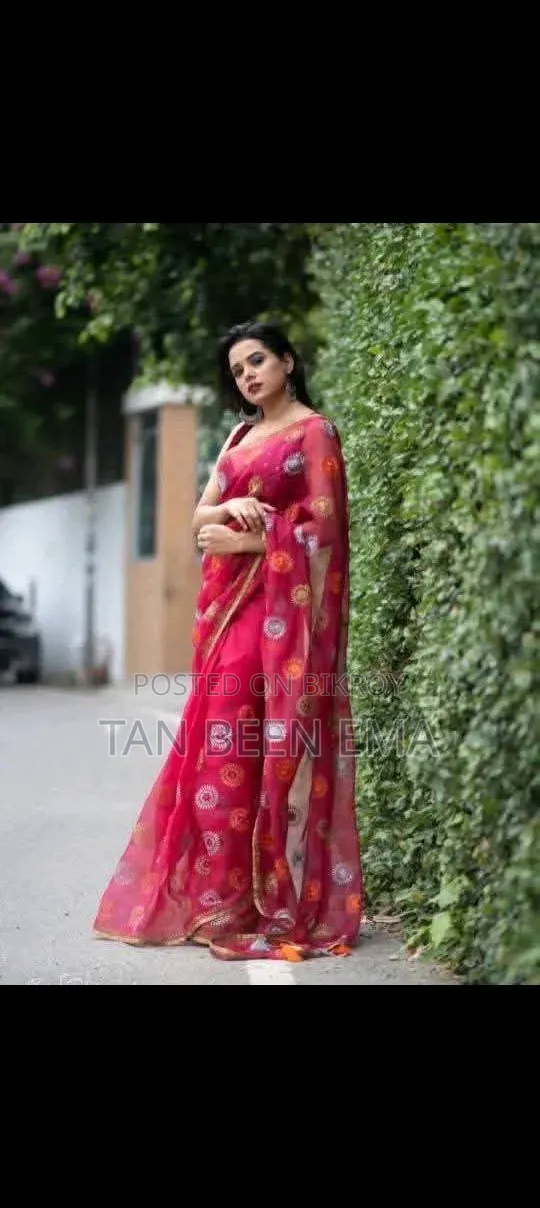 মসলিন শাড়ি