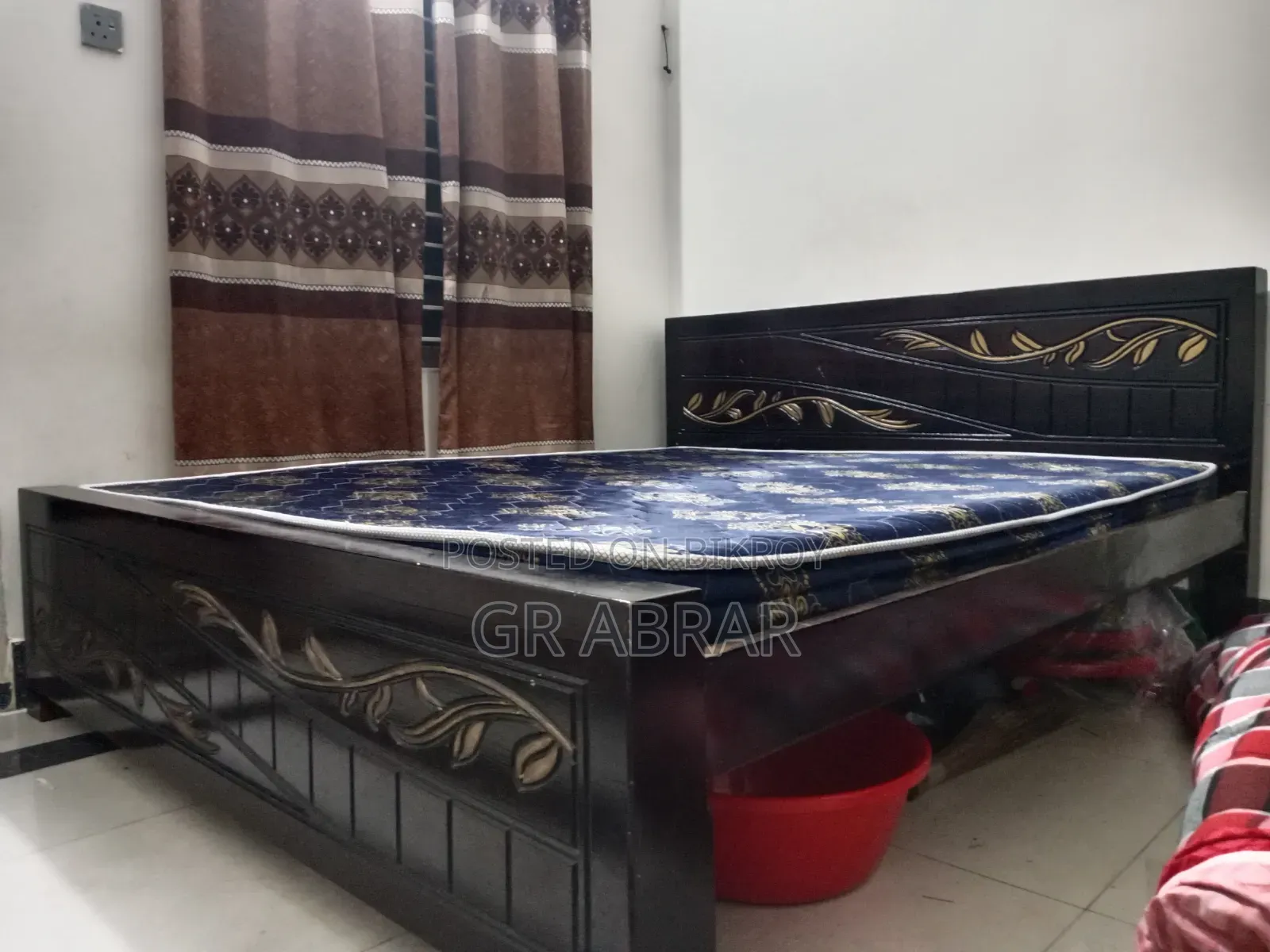 নতুন একটি খাট বিক্রয় করা হবে।
