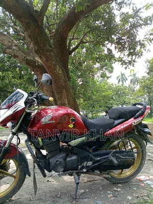 Honda CB 2011 Red