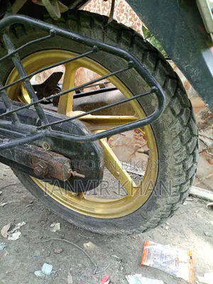 হোন্ডা সিবি ২০১১ লাল