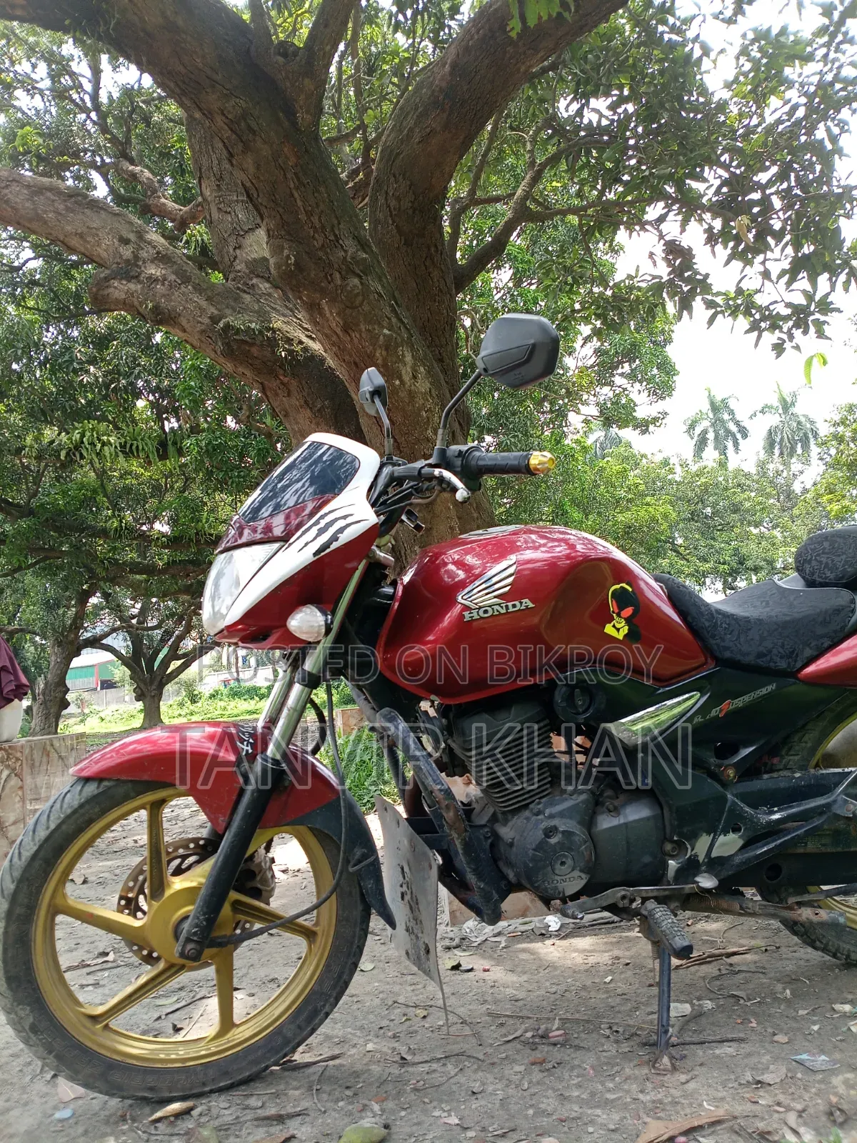 হোন্ডা সিবি ২০১১ লাল