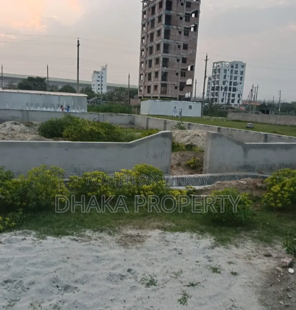 60ft Road 3 Katha South Station East at Sector-17/D