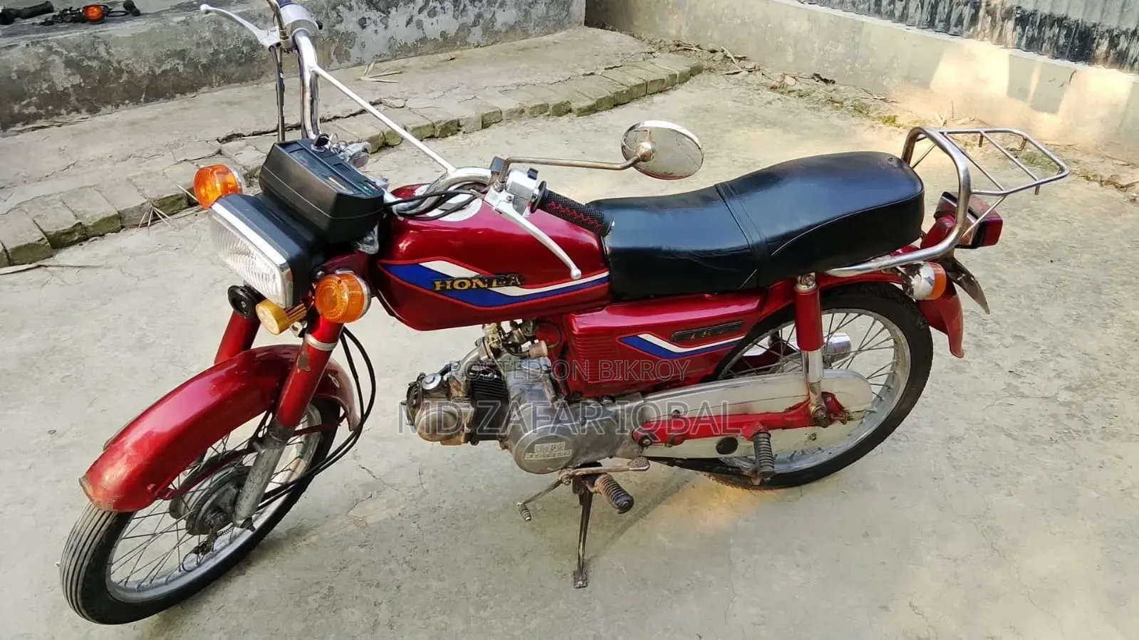 Honda 2000 লাল
