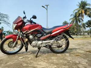 Yamaha 2006 Red