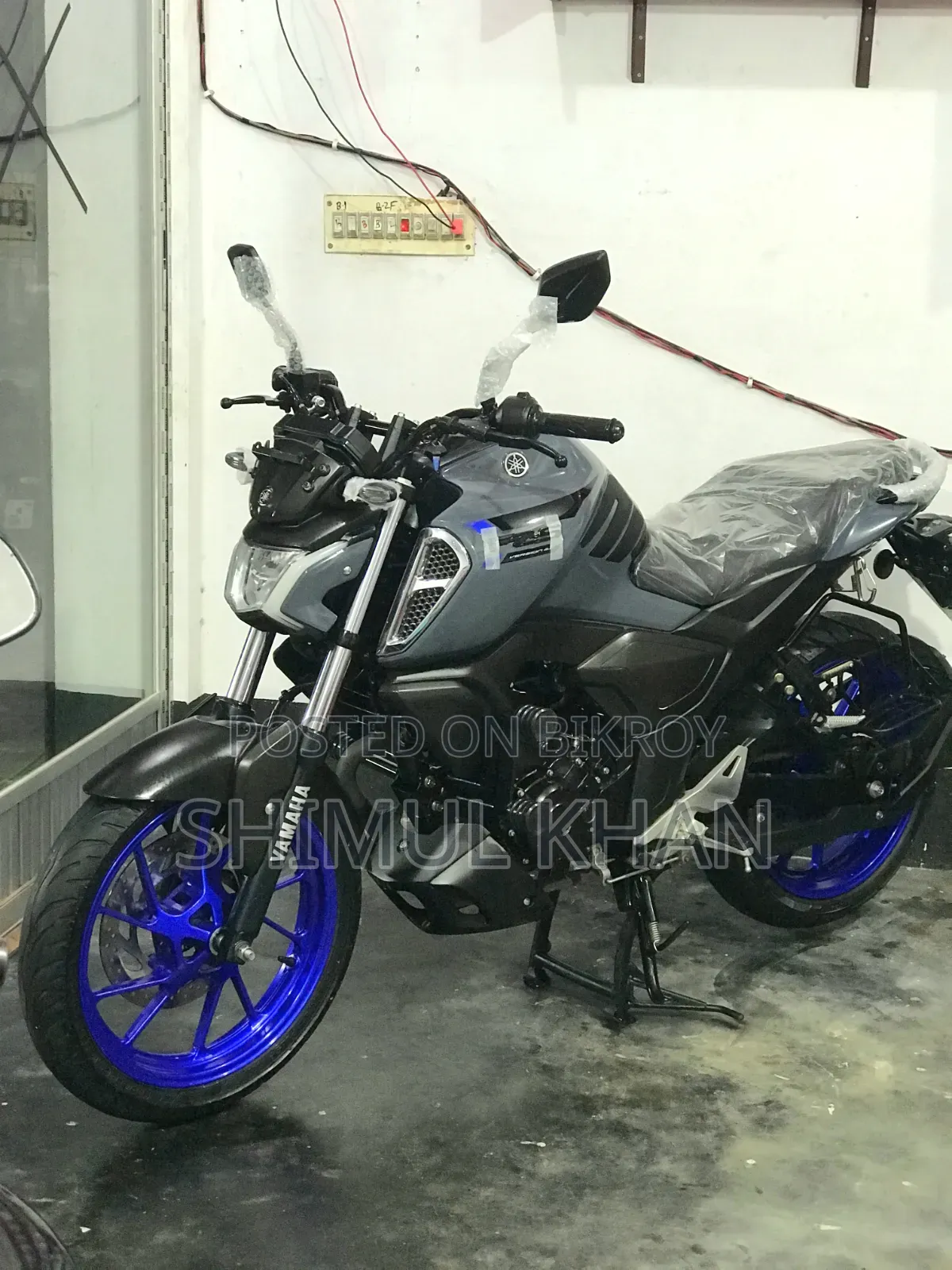 ইয়ামাহা এফজেড ২০২৫ গ্রে