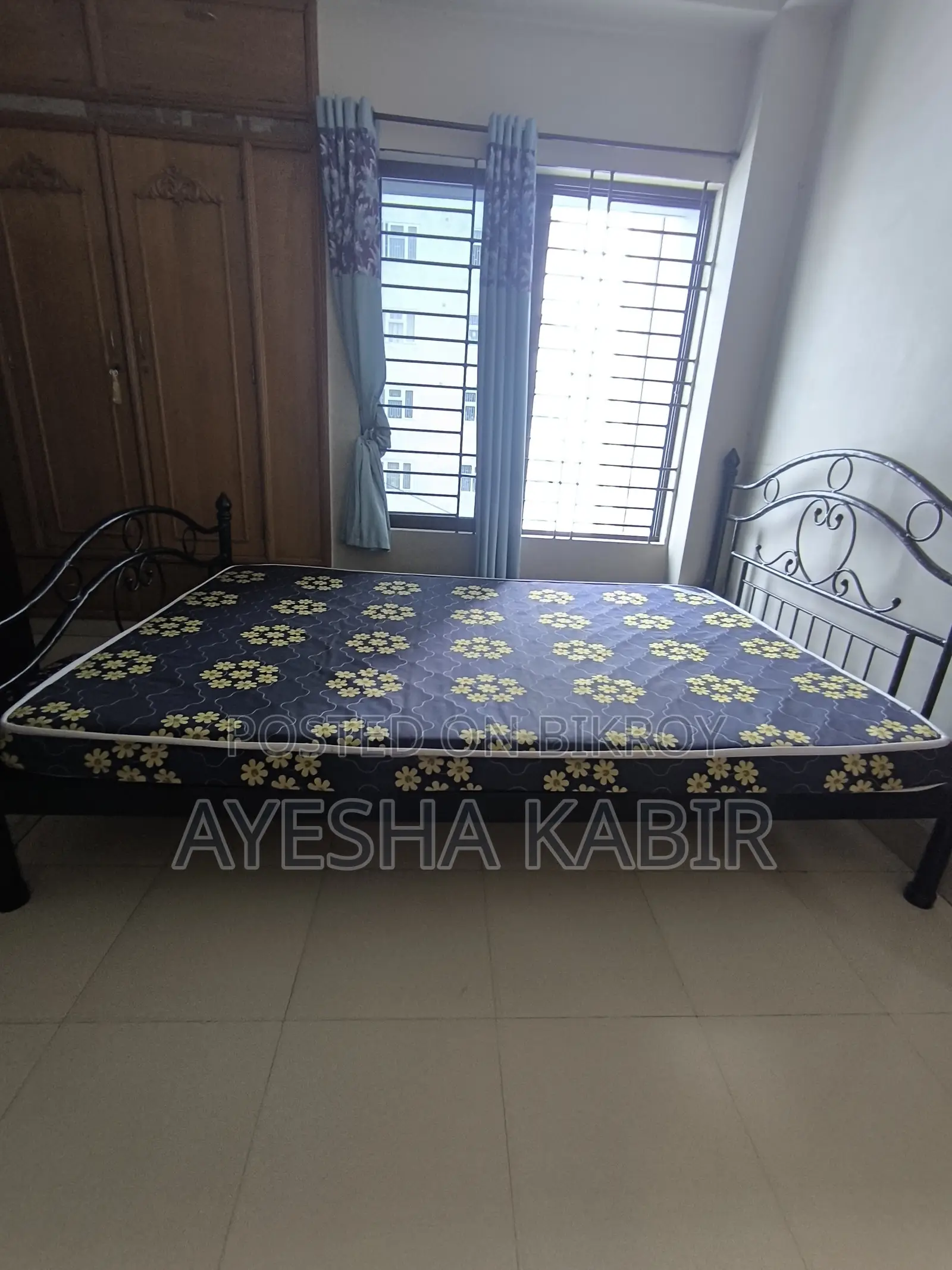 সেমি ডাবল বেড উইথ ম্যাট্রেস