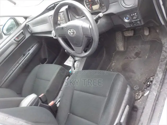 Toyota Axio 2021 Silver