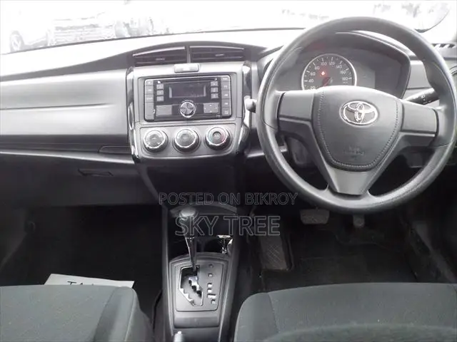 Toyota Axio 2021 Silver