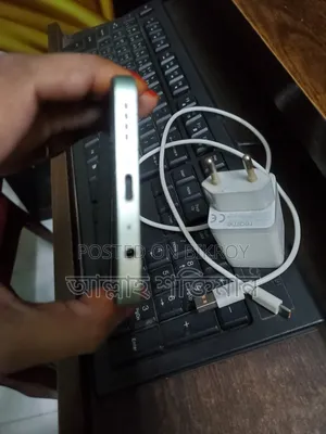 Realme 4 GB Silver
