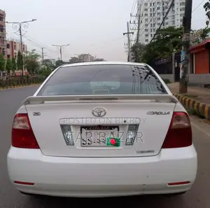টয়োটা করোলা ২০০৫ হোয়াইট