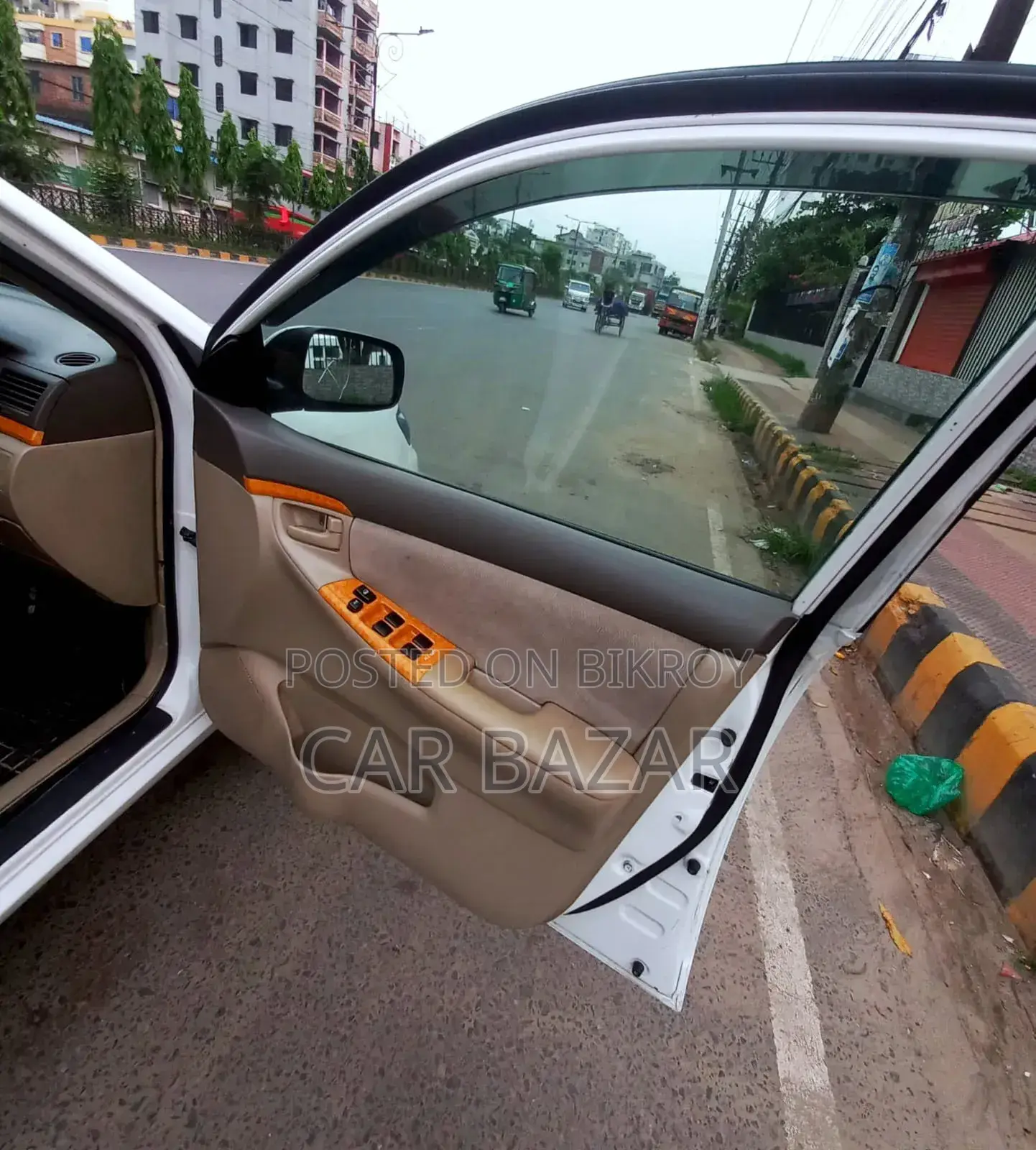 টয়োটা করোলা ২০০৫ হোয়াইট