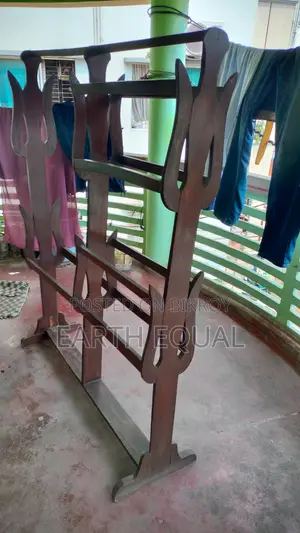 কাঠের আলনা