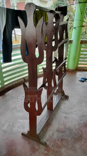 কাঠের আলনা