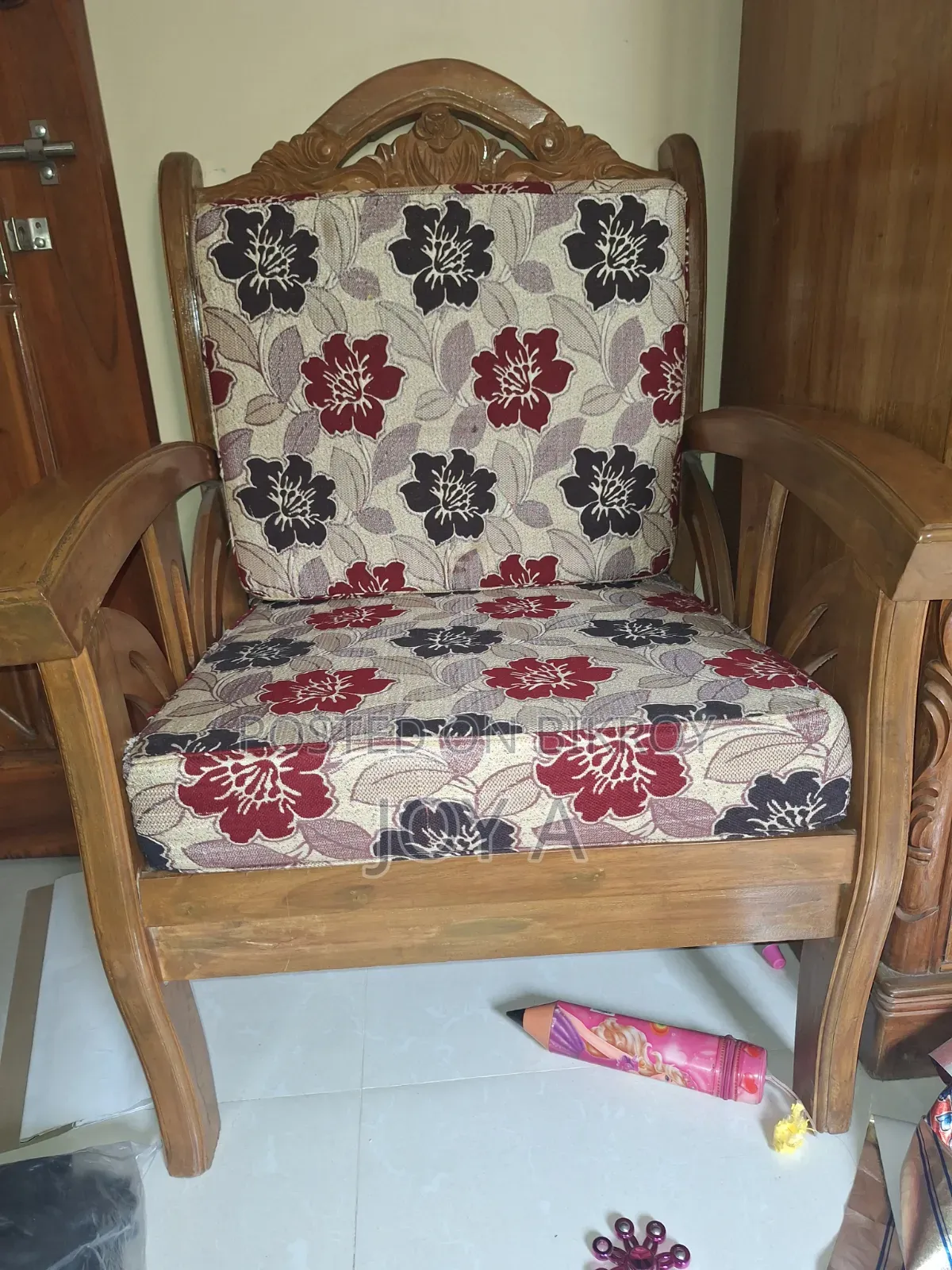 সৌখিন মানুষ এর সোফা