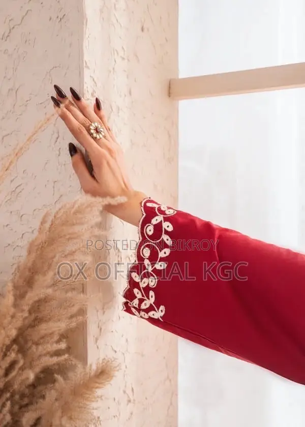 Beautiful Floral Embroidery On Kurti