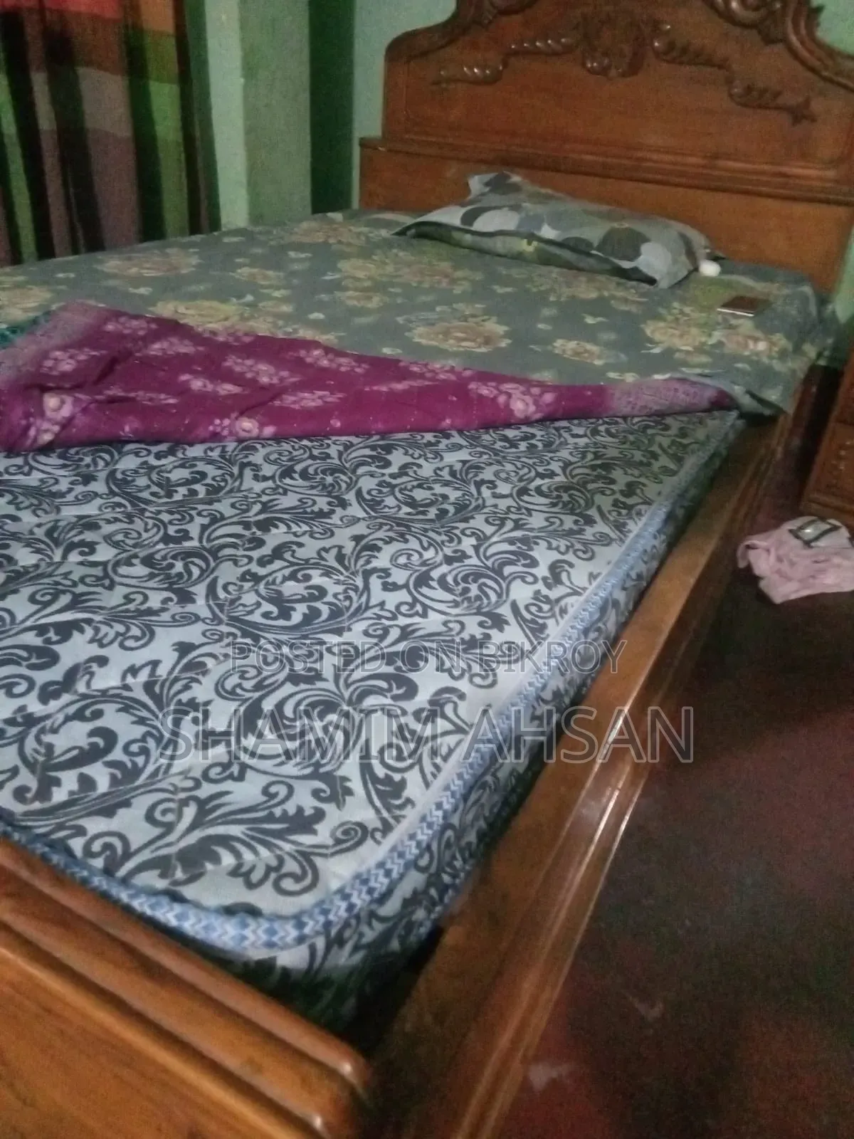 6.3 feet / 4 feet - Full box bed made of teak wood with corner table and three drawers