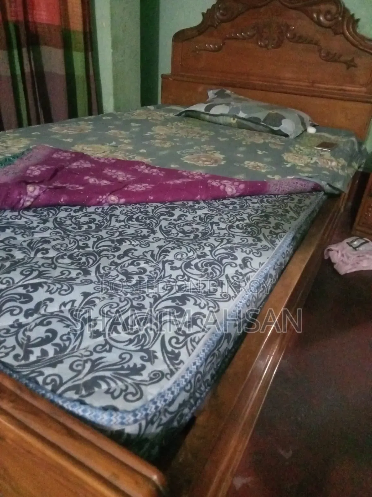 6.3 feet / 4 feet - Full box bed made of teak wood with corner table and three drawers