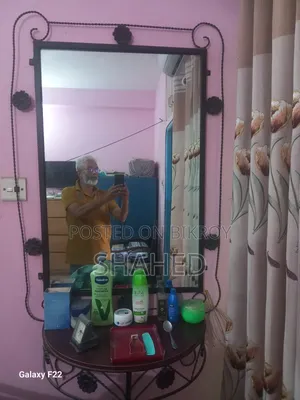 রড আয়রনের সোফা ওয়াল মিরর সহ
