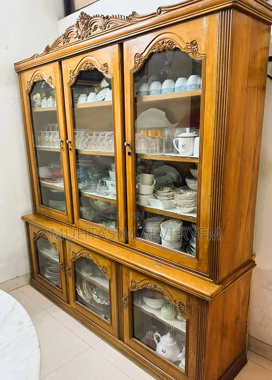 Shegun Wooden Showcase