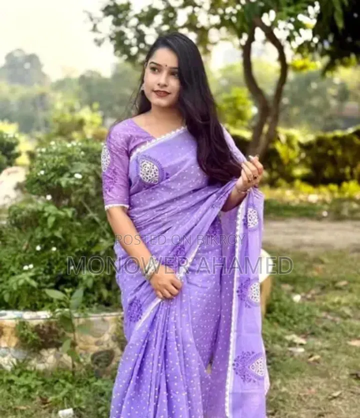 Lace-trimmed screen print saree