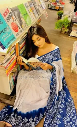 নীল রঙের স্কিন প্রিন্ট শাড়ি