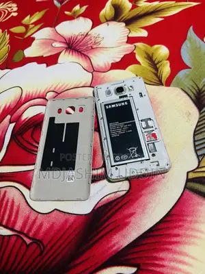 Samsung 16 GB Gold